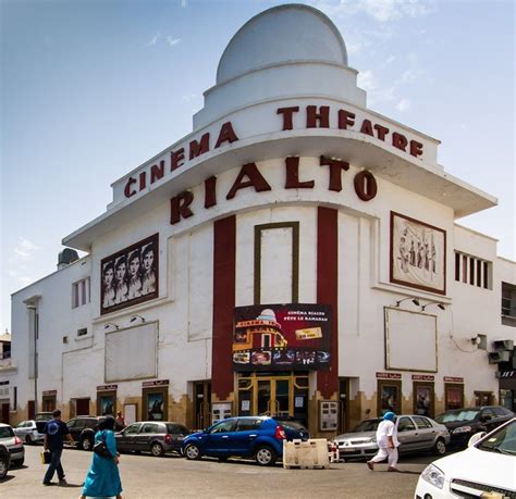 Rialto cinema - La salle du Rialto a une capacité de 1.350 places, et se voit attribuer de multiples fonctions comme le cinéma, les spectacles d'opéra ou de music-hall. Il est l'un des premiers cinémas monuments de la ville et un témoin de cette vague Art Déco du XVII. Le cinéma des célébrités .